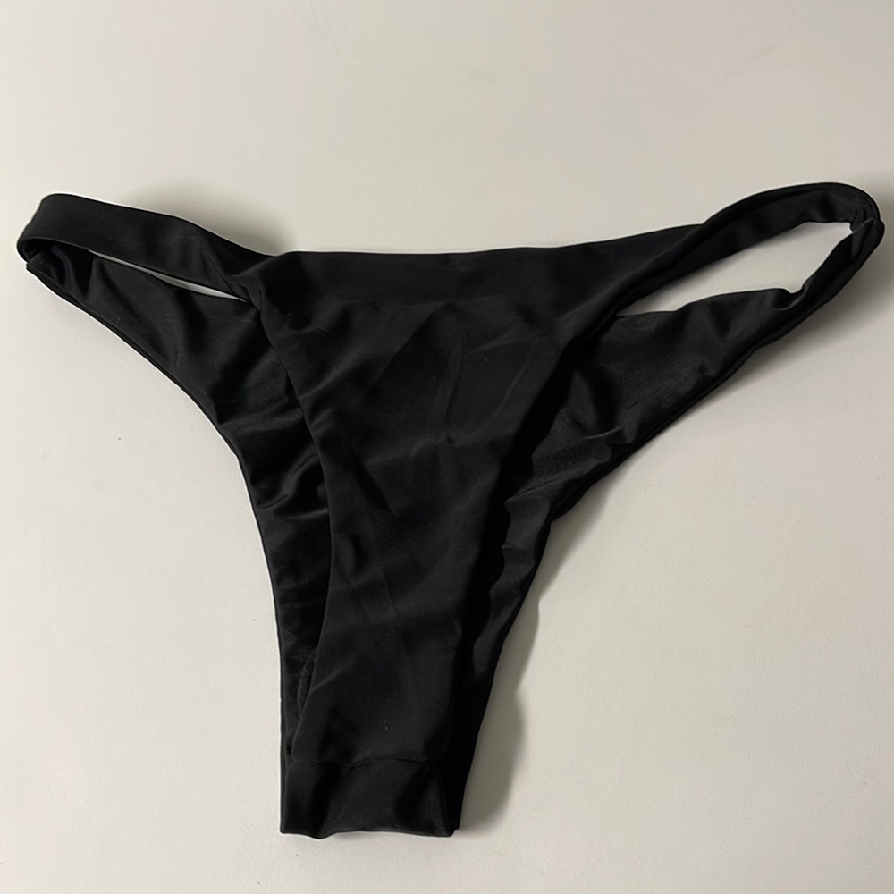 NWOT Brazilian black, bikini, bottom size large